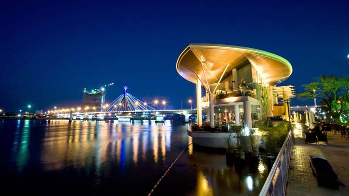 The restaurant on Han river in Da Nang City