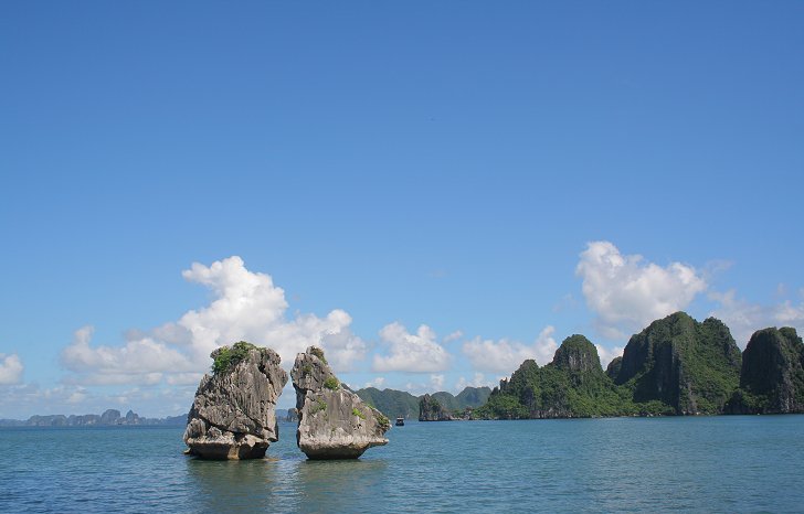 Hon Ga Choi or Coqs Fighting Island in Halong Bay