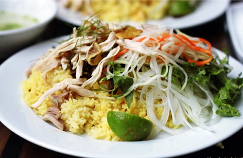 Cơm gà Hội An - Rice with chicken in Hoi An 