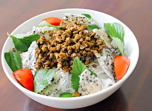 Cơm Hến - Plain rice with mussel