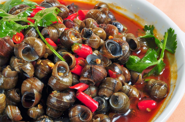 Snails stir-fried with chili and lemongrass