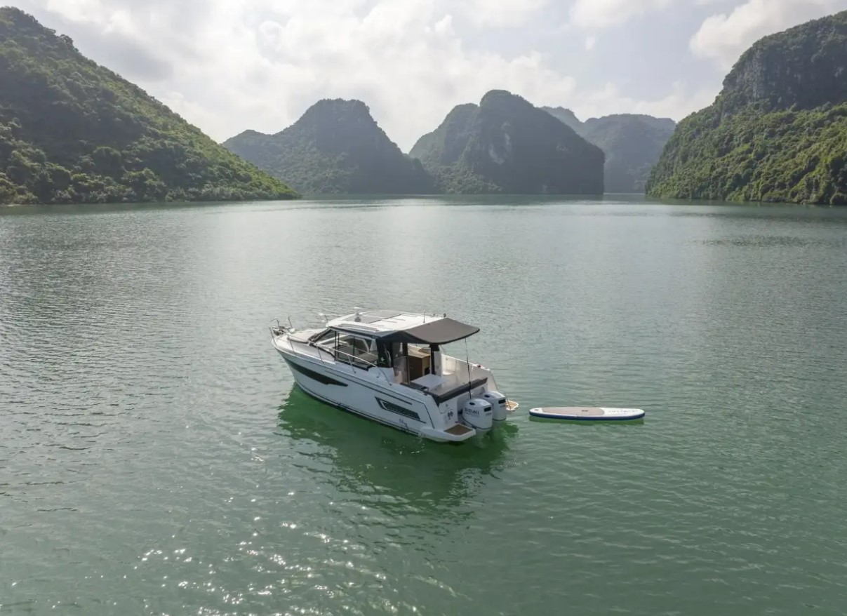 Sail through the iconic beauty of Halong Bay aboard a private yacht, combining luxury, comfort, and total freedom.